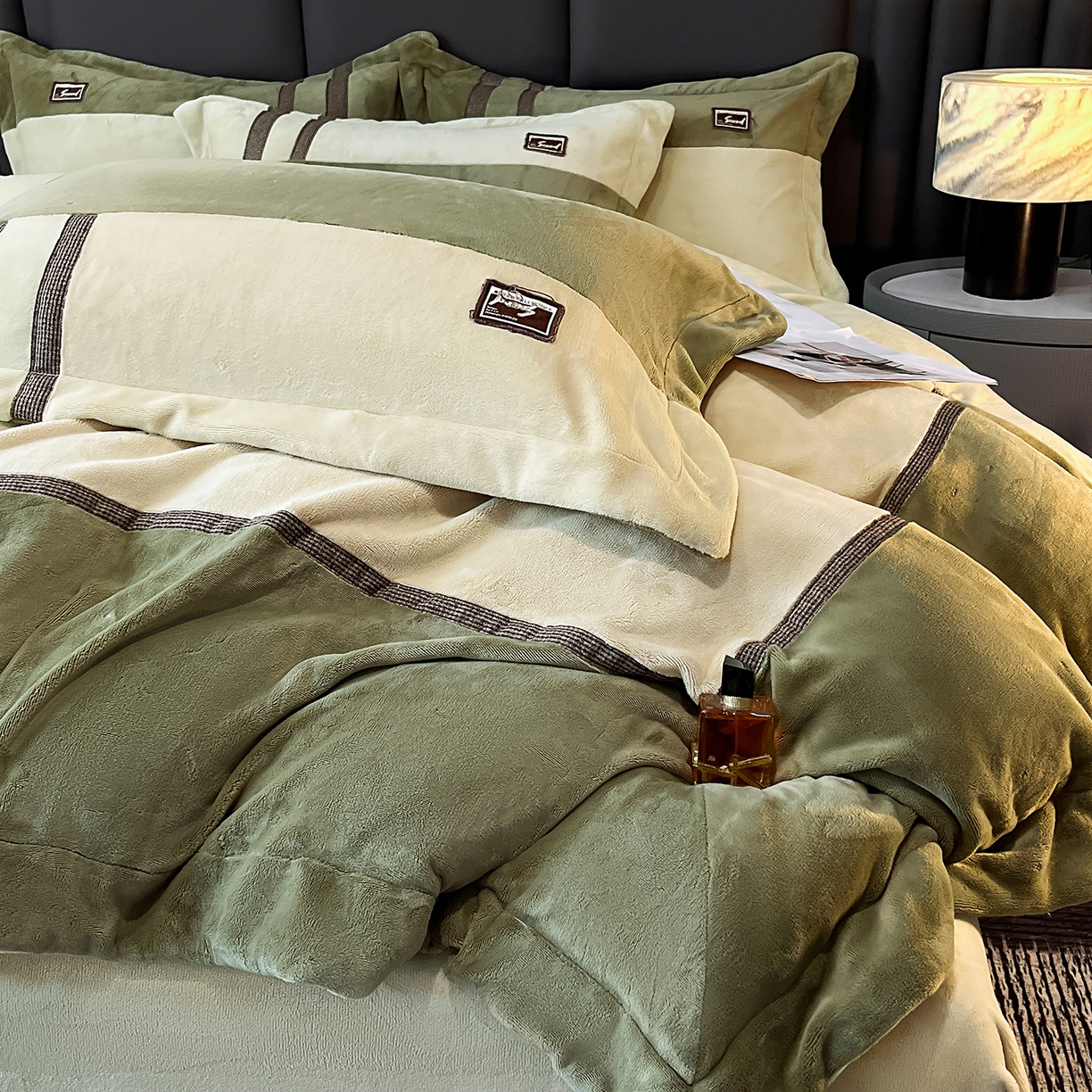 91家纺网 家纺一手货源 找家纺 馨梦缘 2025新款全消光暖阳绒四件套 永恒-浅绿+山青