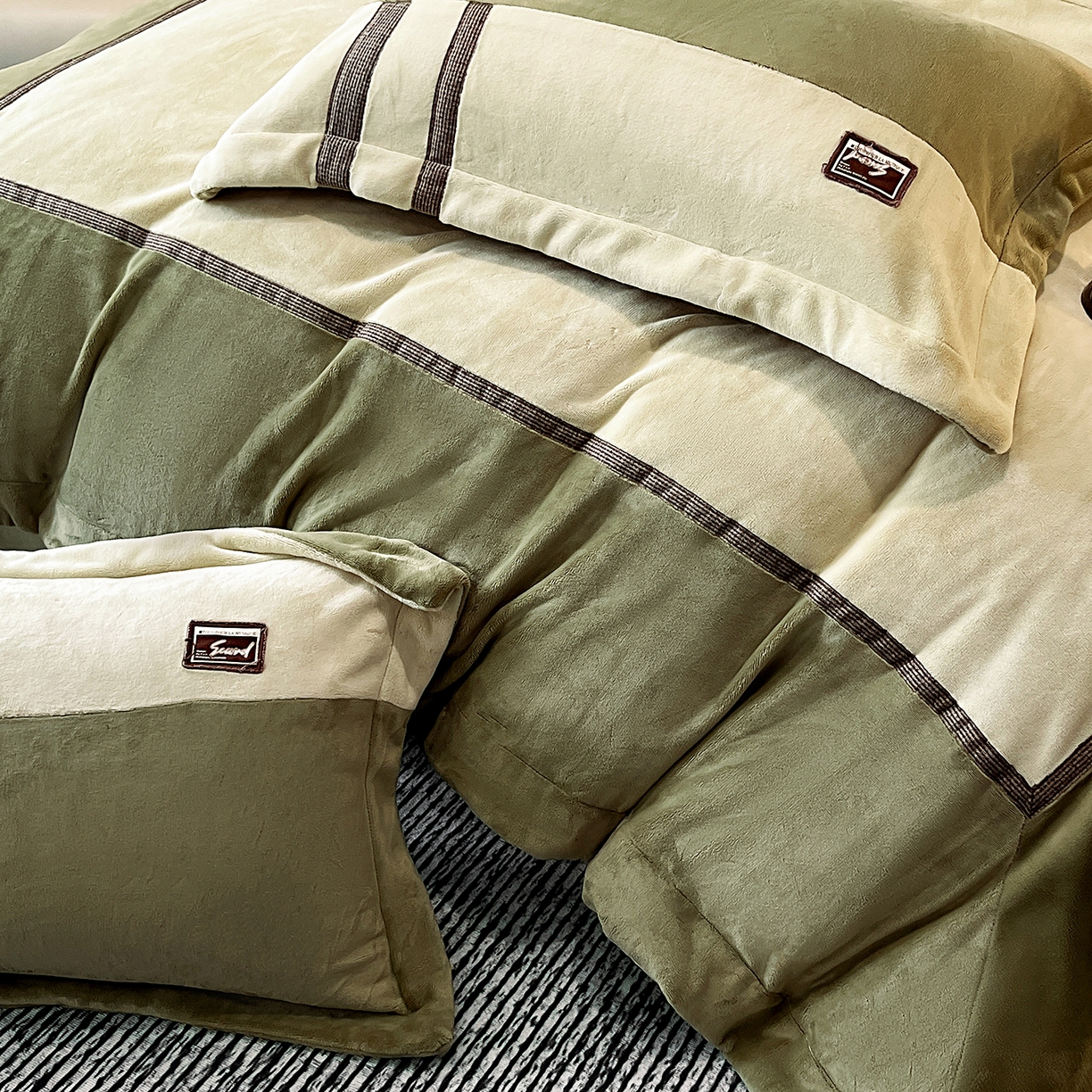 91家纺网 家纺一手货源 找家纺 馨梦缘 2025新款全消光暖阳绒四件套 永恒-浅绿+山青