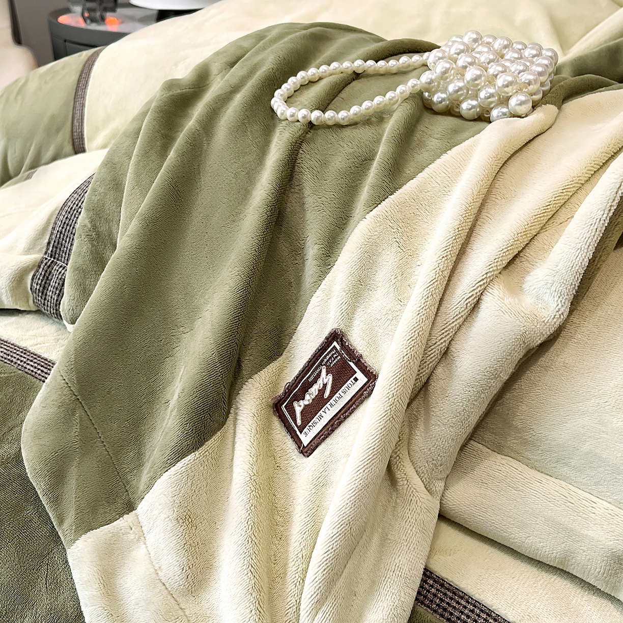 91家纺网 家纺一手货源 找家纺 馨梦缘 2025新款全消光暖阳绒四件套 永恒-浅绿+山青