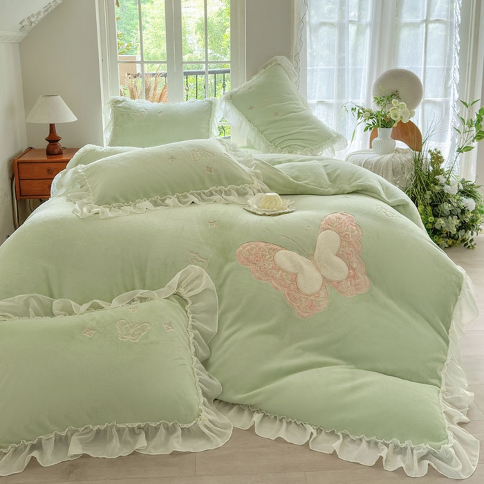 91家纺网 家纺一手货源 找家纺 美洲琳 2025新款高克重全消光贴布绣花牛奶绒四件套 蝴蝶-水绿