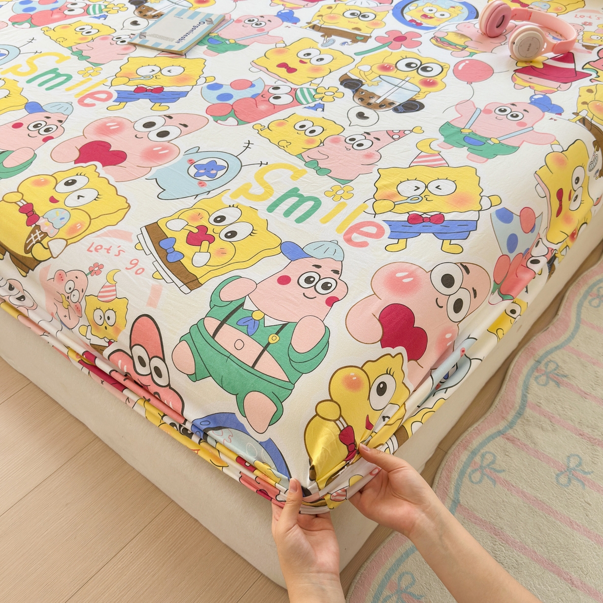 91家纺网 家纺一手货源 找家纺 一霖家纺 2025新款云朵棉小清新印花床笠系列 单床笠-过生日的海宝和派派