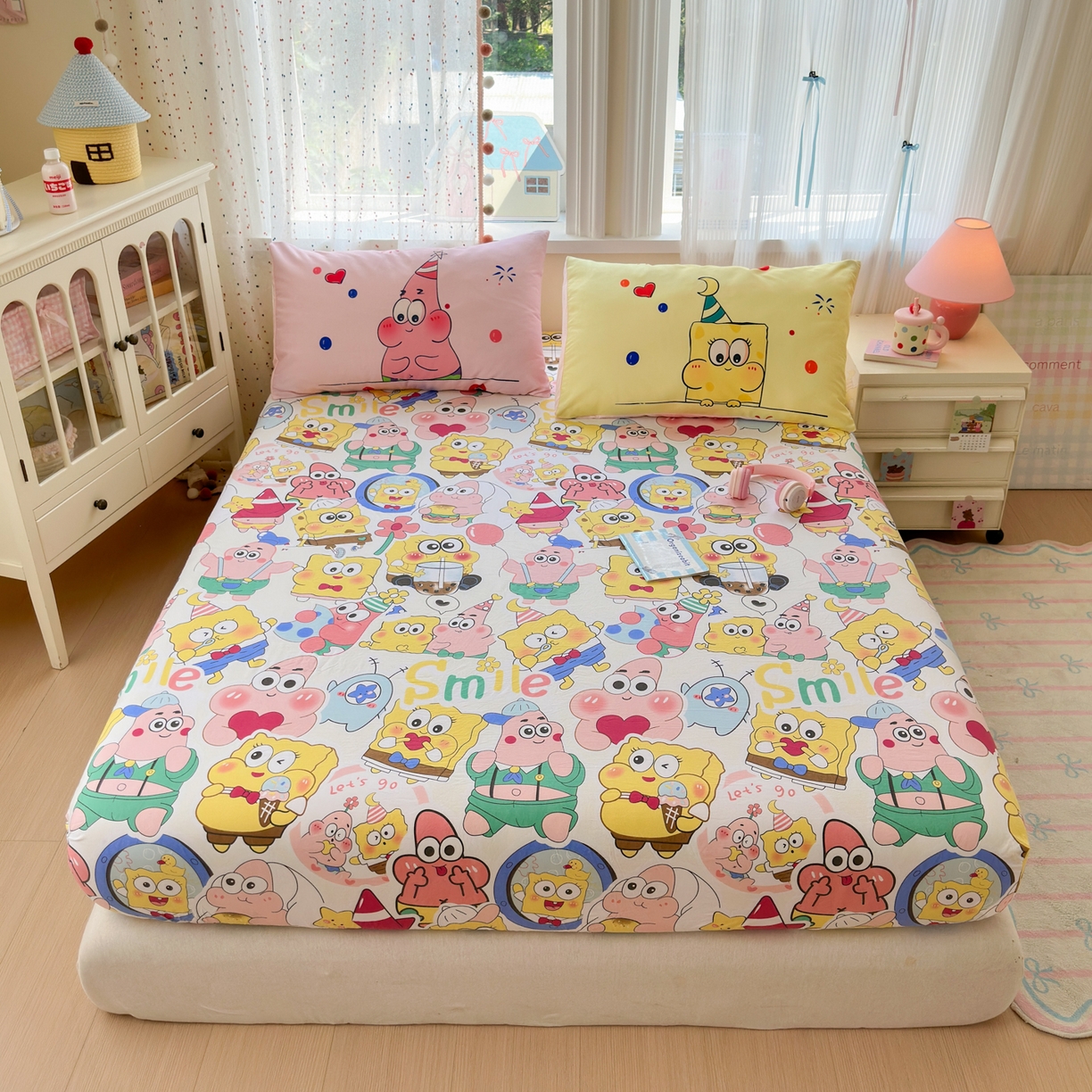 91家纺网 家纺一手货源 找家纺 一霖家纺 2025新款云朵棉小清新印花床笠系列 单床笠-过生日的海宝和派派