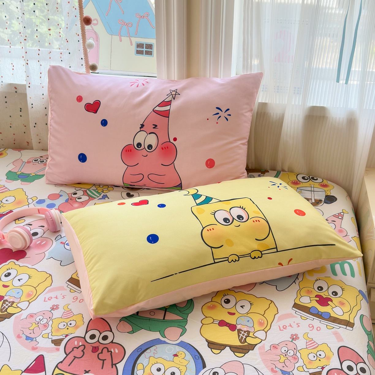 91家纺网 家纺一手货源 找家纺 一霖家纺 2025新款云朵棉小清新印花床笠系列 单床笠-过生日的海宝和派派