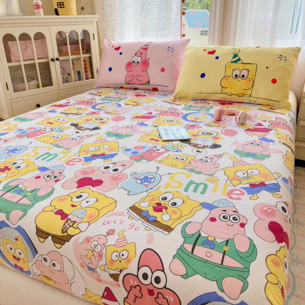 91家纺网 家纺一手货源 找家纺 一霖家纺 2025新款云朵棉小清新印花床笠系列 单床笠-过生日的海宝和派派