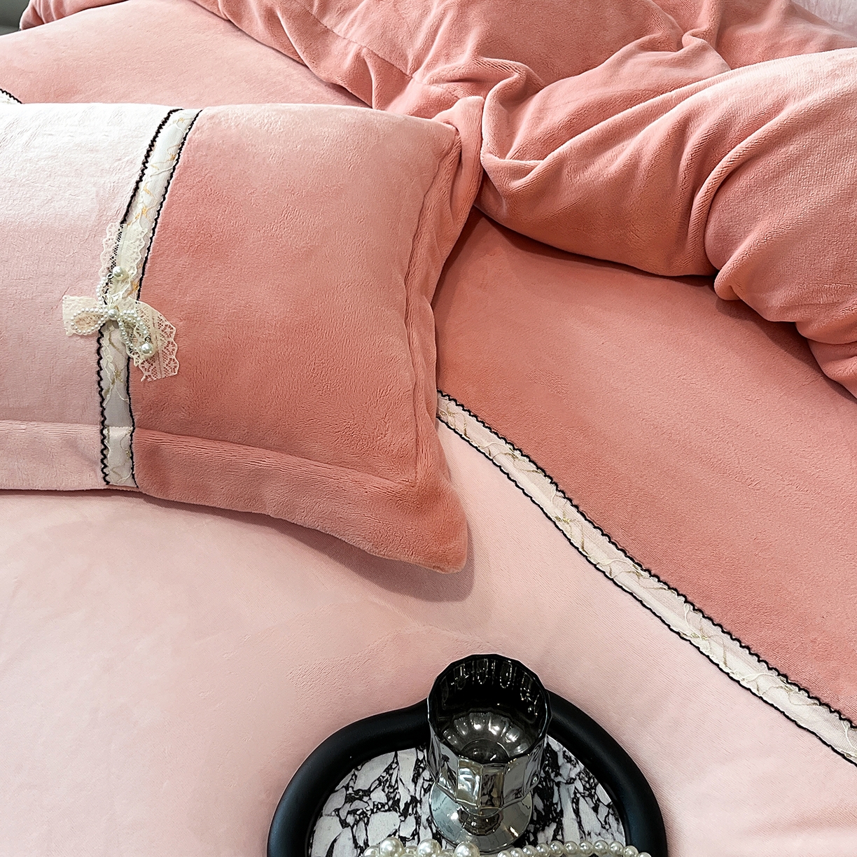 91家纺网 家纺一手货源 找家纺 馨梦缘 2025新款全消光暖阳绒四件套 珍爱款-橙粉+靓粉