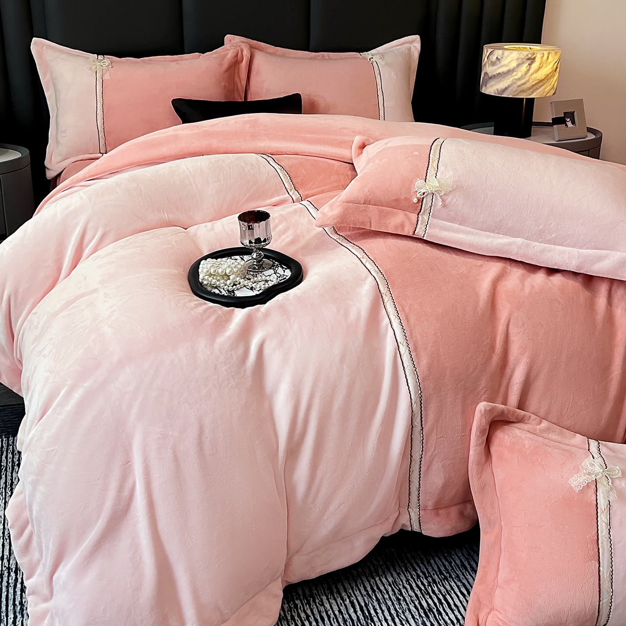 91家纺网 家纺一手货源 找家纺 馨梦缘 2025新款全消光暖阳绒四件套 珍爱款-橙粉+靓粉