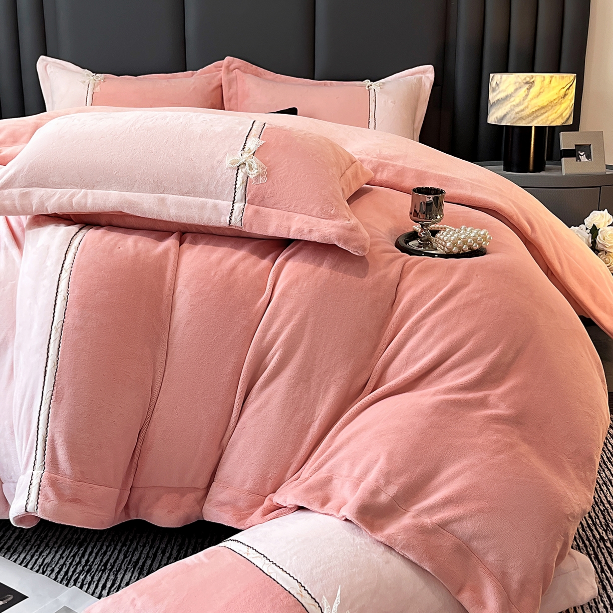 91家纺网 家纺一手货源 找家纺 馨梦缘 2025新款全消光暖阳绒四件套 珍爱款-橙粉+靓粉