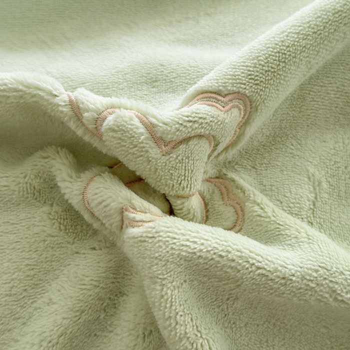 91家纺网 家纺一手货源 找家纺 美洲琳 2025新款高克重全消光贴布绣花牛奶绒四件套 蝴蝶-水绿