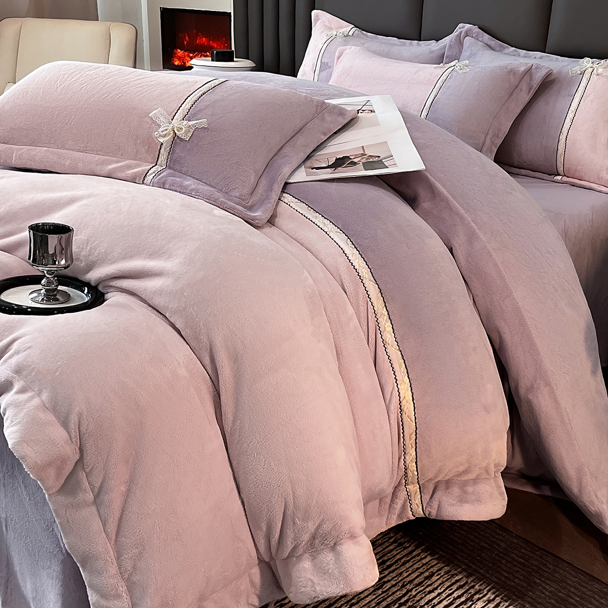 91家纺网 家纺一手货源 找家纺 馨梦缘 2025新款全消光暖阳绒四件套 珍爱款-浪漫紫+浅粉