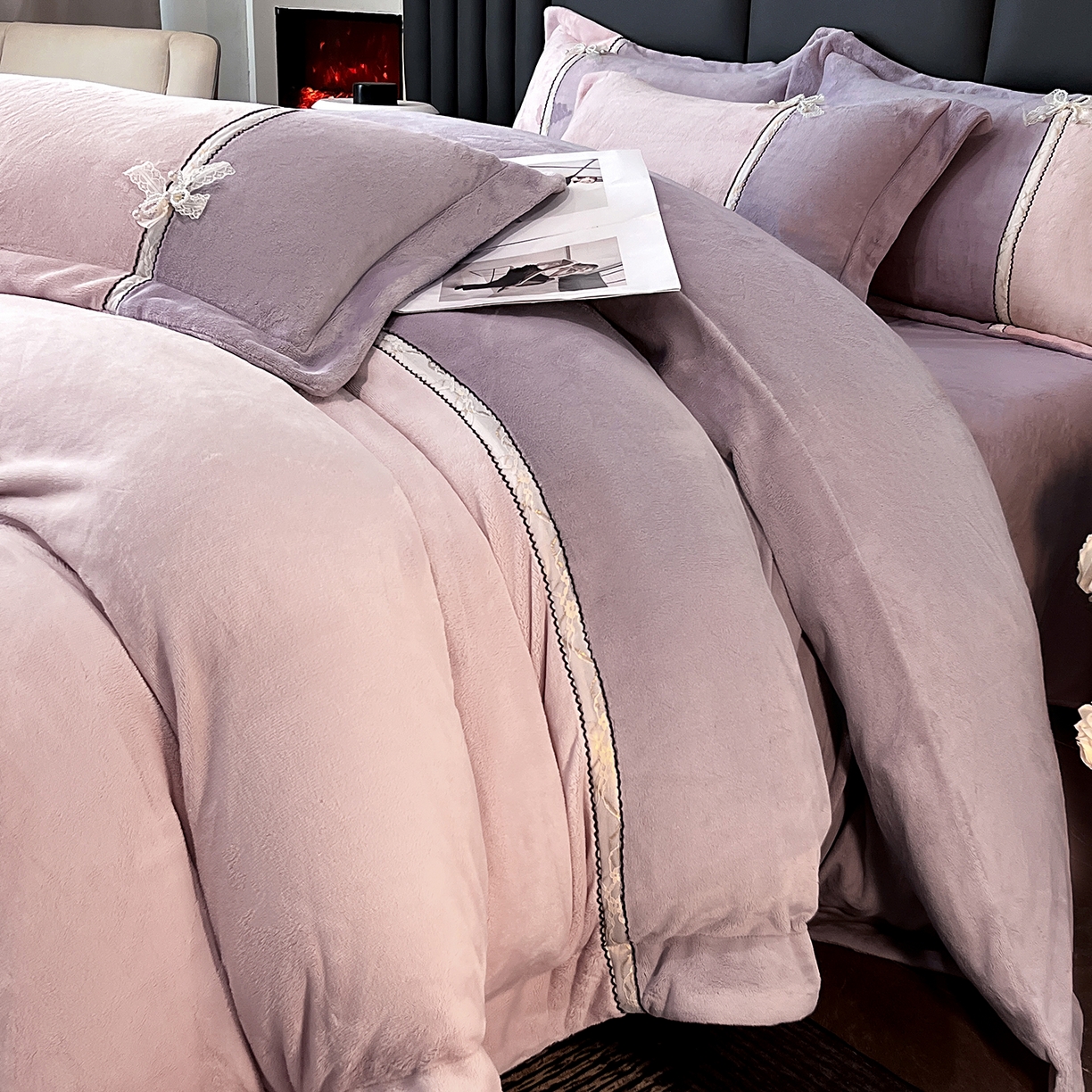 91家纺网 家纺一手货源 找家纺 馨梦缘 2025新款全消光暖阳绒四件套 珍爱款-浪漫紫+浅粉