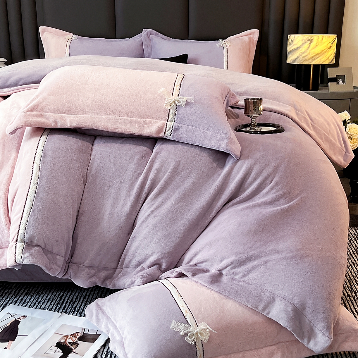 91家纺网 家纺一手货源 找家纺 馨梦缘 2025新款全消光暖阳绒四件套 珍爱款-浪漫紫+浅粉