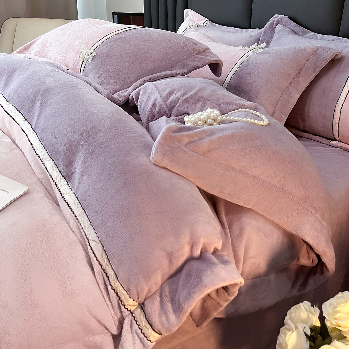 91家纺网 家纺一手货源 找家纺 馨梦缘 2025新款全消光暖阳绒四件套 珍爱款-浪漫紫+浅粉