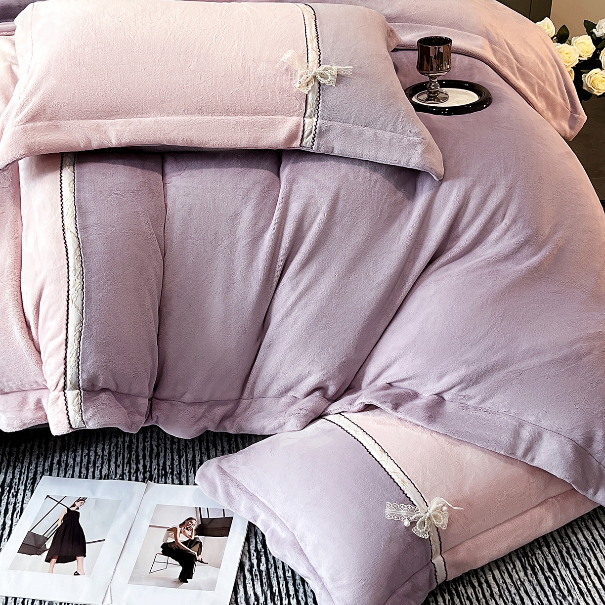 91家纺网 家纺一手货源 找家纺 馨梦缘 2025新款全消光暖阳绒四件套 珍爱款-浪漫紫+浅粉