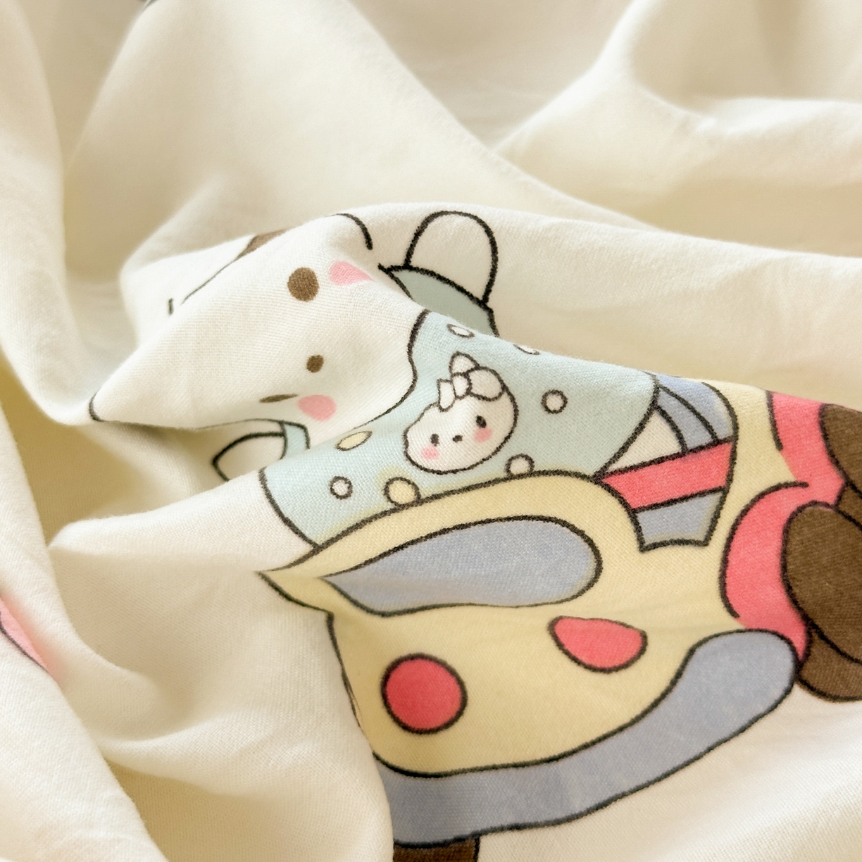 91家纺网 家纺一手货源 找家纺 一霖家纺 2025新款云朵棉小清新印花床笠系列 单床笠-小奶猫