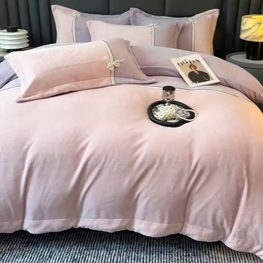 91家纺网 家纺一手货源 找家纺 馨梦缘 2025新款全消光暖阳绒四件套 珍爱款-浪漫紫+浅粉