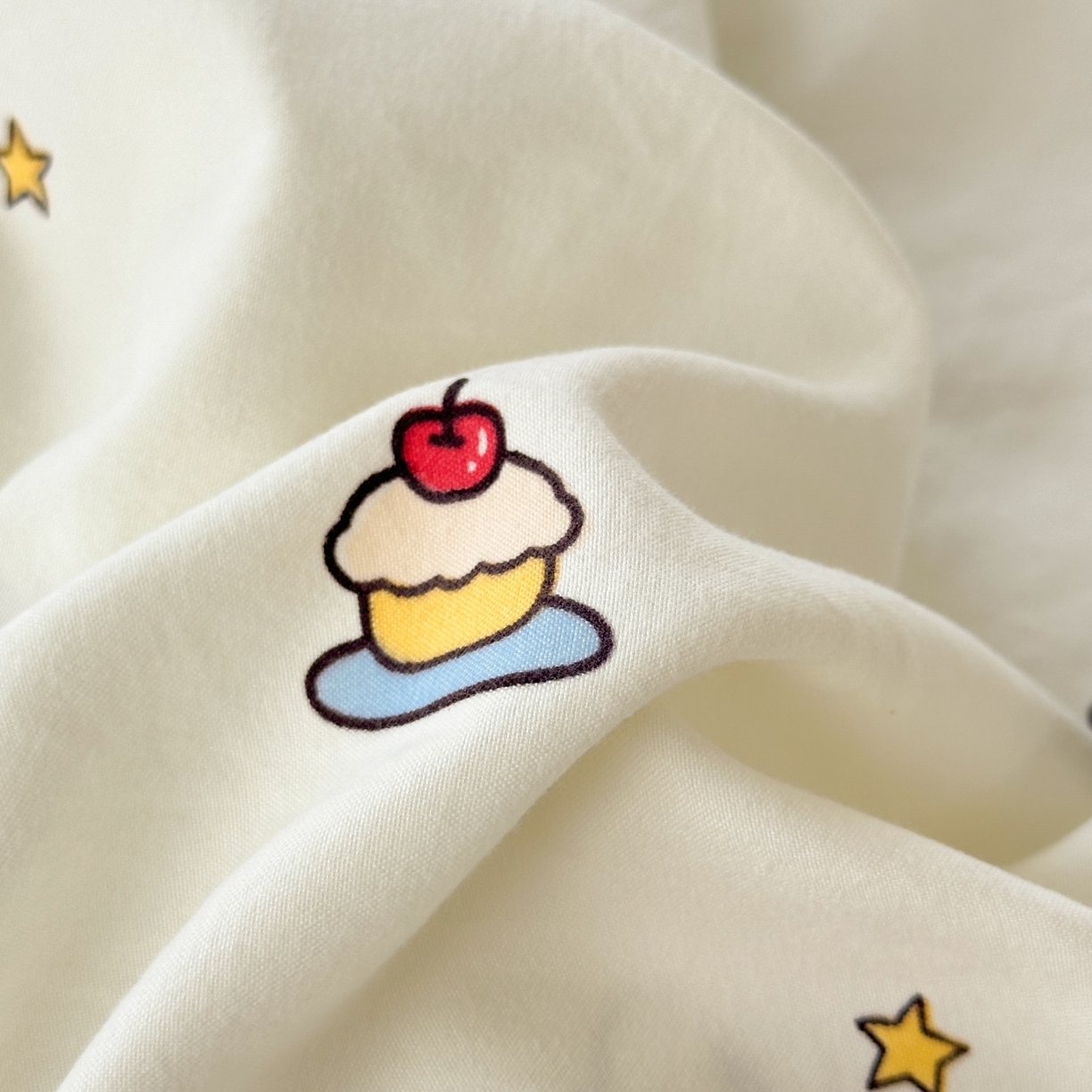 91家纺网 家纺一手货源 找家纺 一霖家纺 2025新款云朵棉小清新印花床笠系列 单床笠-小努比