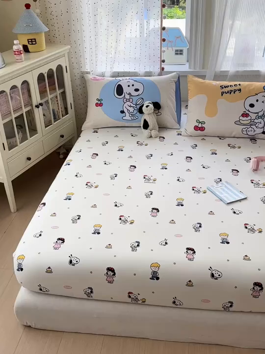 91家纺网 家纺一手货源 找家纺 一霖家纺 2025新款云朵棉小清新印花床笠系列 单床笠-小努比