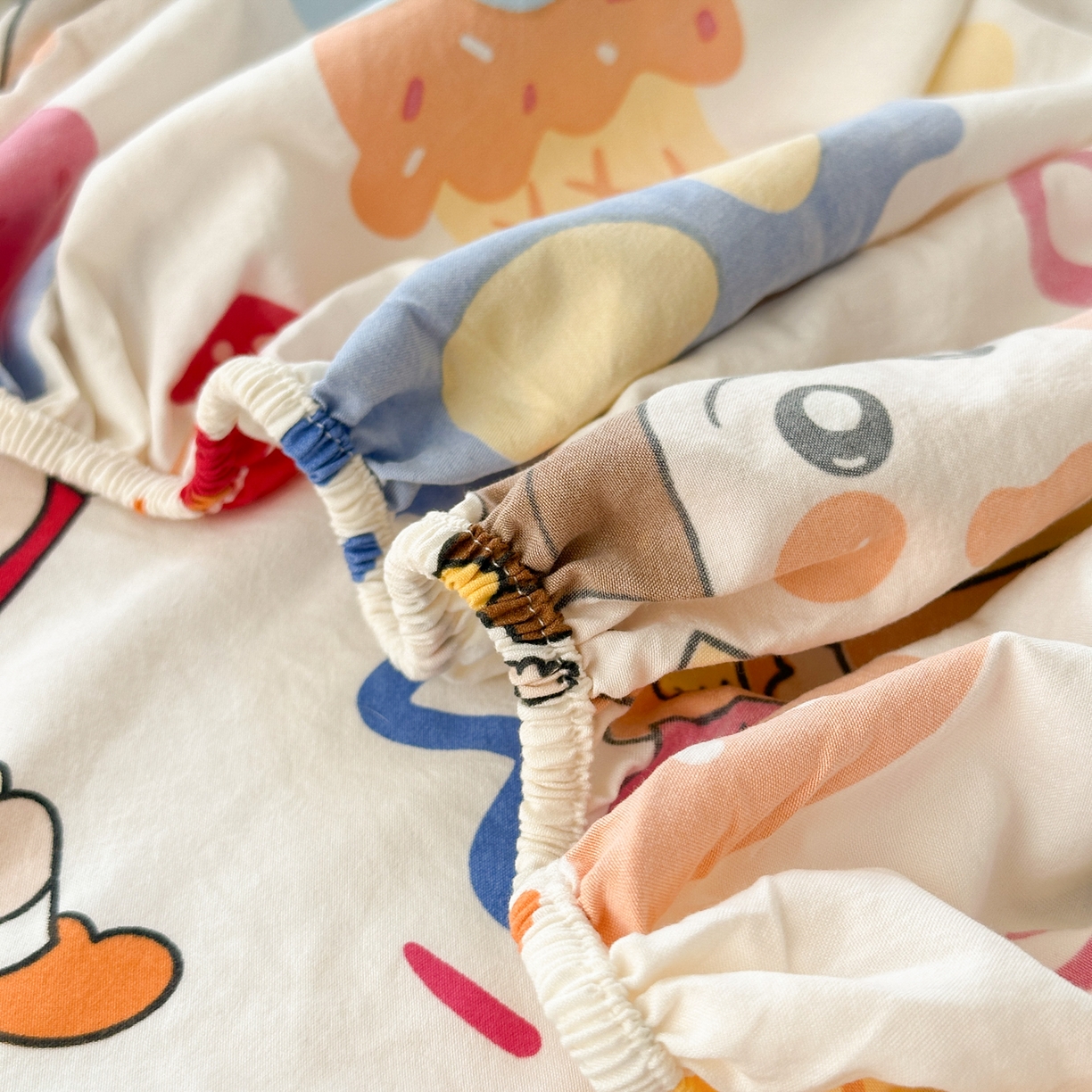 91家纺网 家纺一手货源 找家纺 一霖家纺 2025新款云朵棉小清新印花床笠系列 单床笠-新新与葵葵