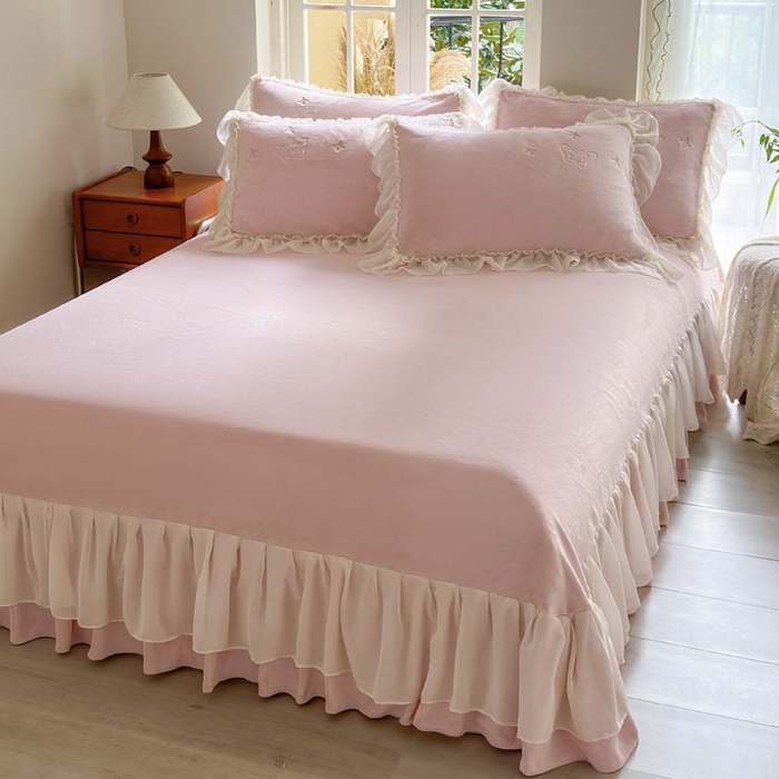 91家纺网 家纺一手货源 找家纺 美洲琳 2025新款高克重全消光贴布绣花牛奶绒四件套 蝴蝶-雾粉