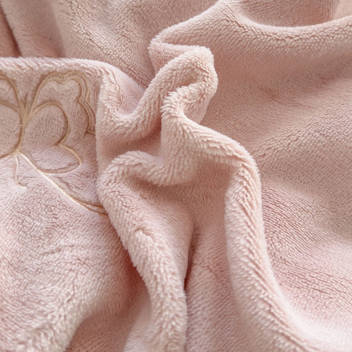 91家纺网 家纺一手货源 找家纺 美洲琳 2025新款高克重全消光贴布绣花牛奶绒四件套 蝴蝶-雾粉