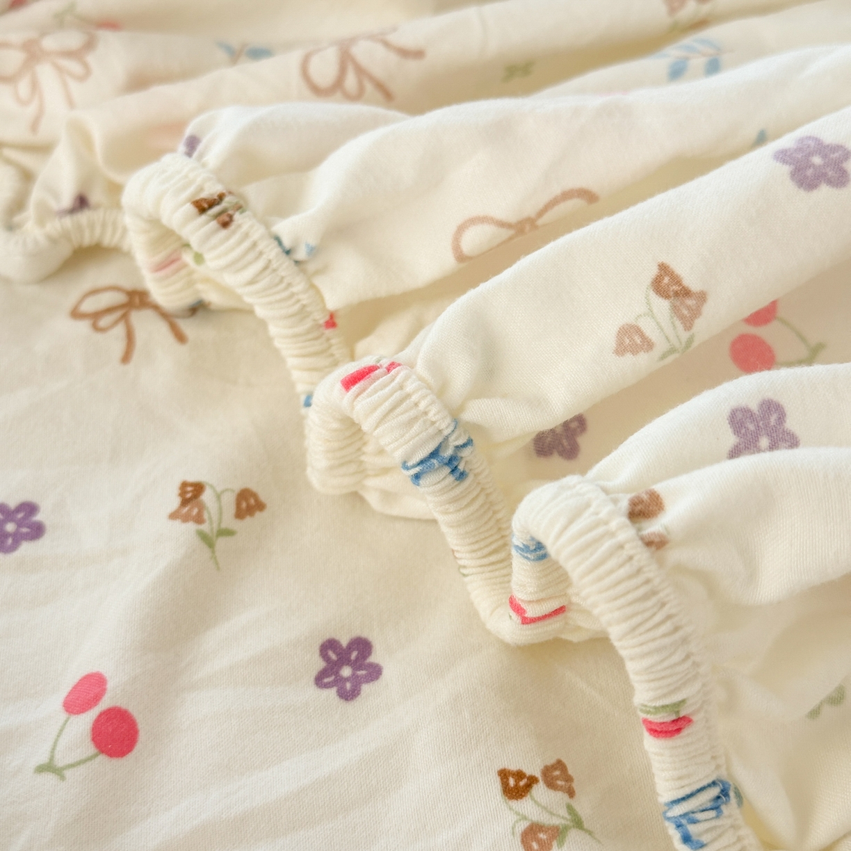 91家纺网 家纺一手货源 找家纺 一霖家纺 2025新款云朵棉小清新印花床笠系列 单床笠-许愿KT