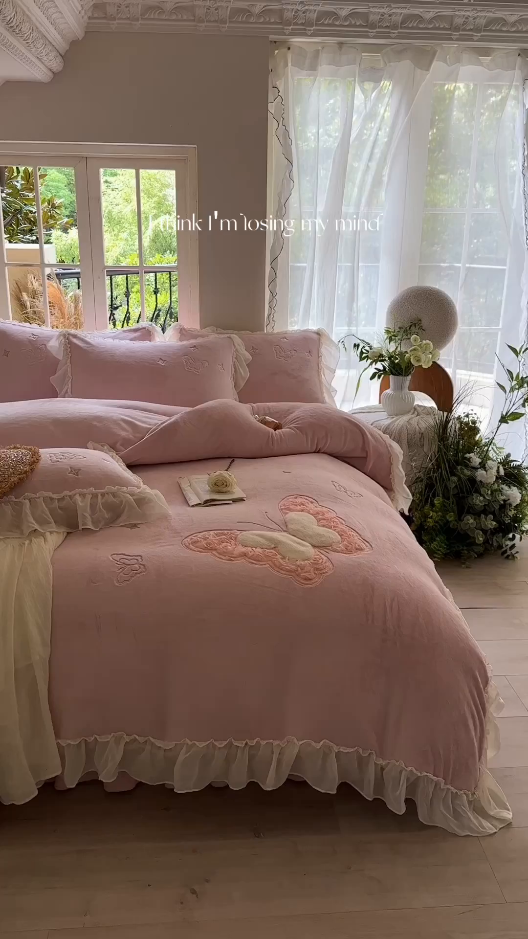 91家纺网 家纺一手货源 找家纺 美洲琳 2025新款高克重全消光贴布绣花牛奶绒四件套 蝴蝶-雾粉