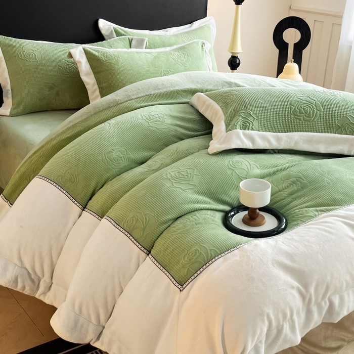 91家纺网 家纺一手货源 找家纺 馨梦缘 2025新款高克重雕花牛奶绒四件套 玫瑰-绿