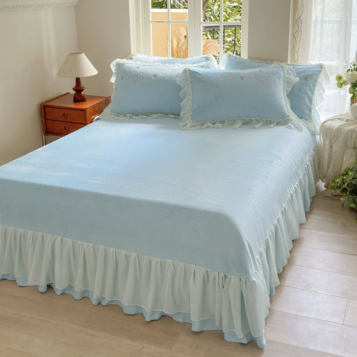 91家纺网 家纺一手货源 找家纺 美洲琳 2025新款高克重全消光贴布绣花牛奶绒四件套 蝴蝶-雾蓝