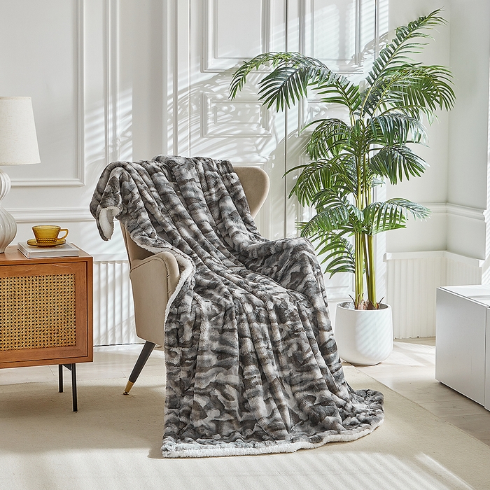 91家纺网 家纺一手货源 找家纺 缘生活 2025新款消光印花毛毯 四季通用盖毯多功能毛毯家居备用毯简单大气 消光印花毛毯-灰色