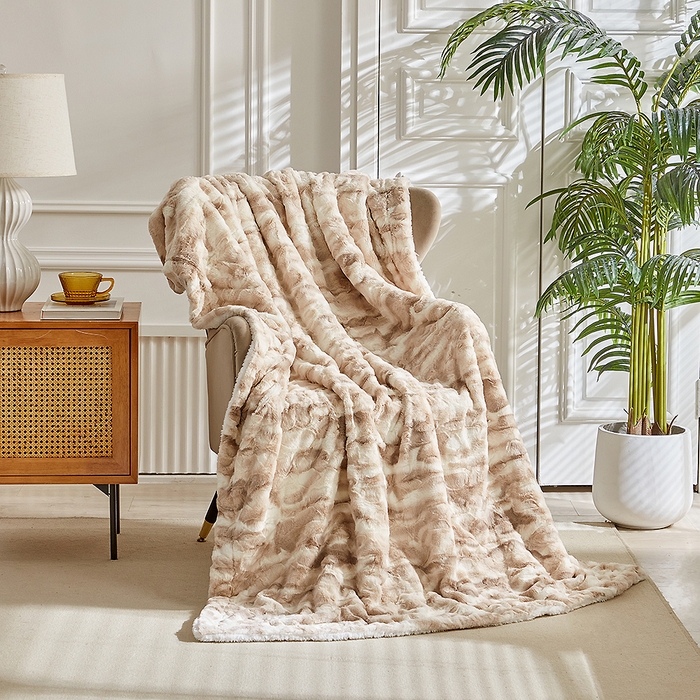 91家纺网 家纺一手货源 找家纺 缘生活 2025新款消光印花毛毯 四季通用盖毯多功能毛毯家居备用毯简单大气 消光印花毛毯-卡其