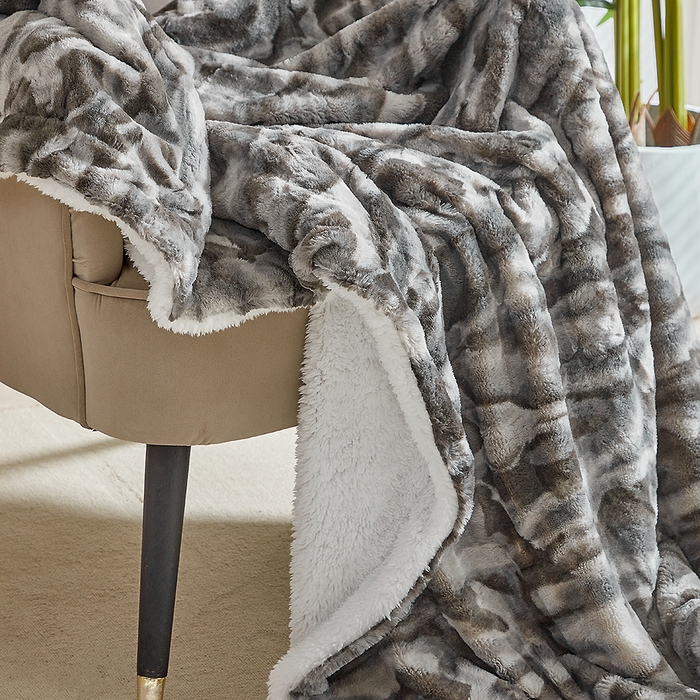 91家纺网 家纺一手货源 找家纺 缘生活 2025新款消光印花毛毯 四季通用盖毯多功能毛毯家居备用毯简单大气 消光印花毛毯-灰色