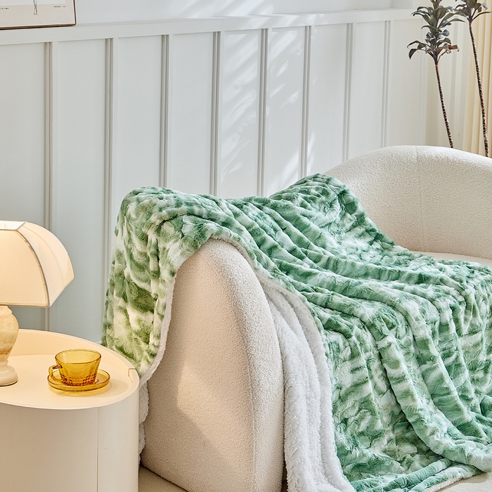 91家纺网 家纺一手货源 找家纺 缘生活 2025新款消光印花毛毯 四季通用盖毯多功能毛毯家居备用毯简单大气 消光印花毛毯-绿色