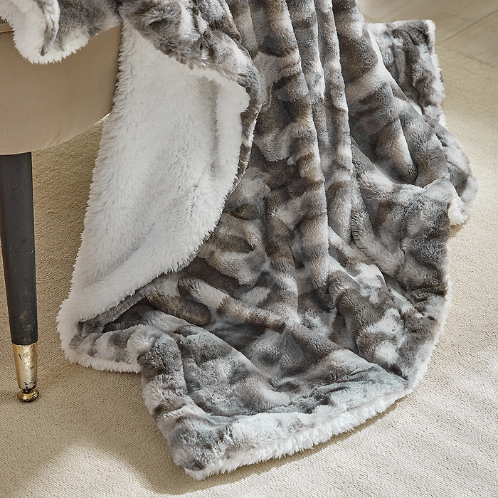 91家纺网 家纺一手货源 找家纺 缘生活 2025新款消光印花毛毯 四季通用盖毯多功能毛毯家居备用毯简单大气 消光印花毛毯-灰色