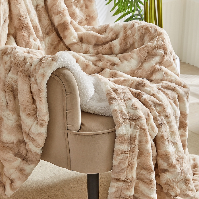 91家纺网 家纺一手货源 找家纺 缘生活 2025新款消光印花毛毯 四季通用盖毯多功能毛毯家居备用毯简单大气 消光印花毛毯-卡其