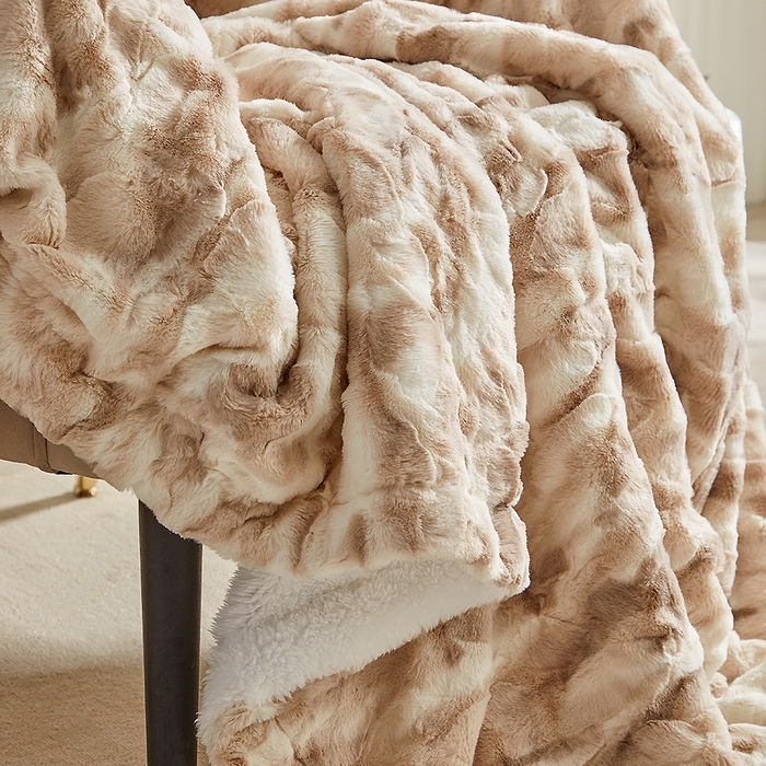 91家纺网 家纺一手货源 找家纺 缘生活 2025新款消光印花毛毯 四季通用盖毯多功能毛毯家居备用毯简单大气 消光印花毛毯-卡其