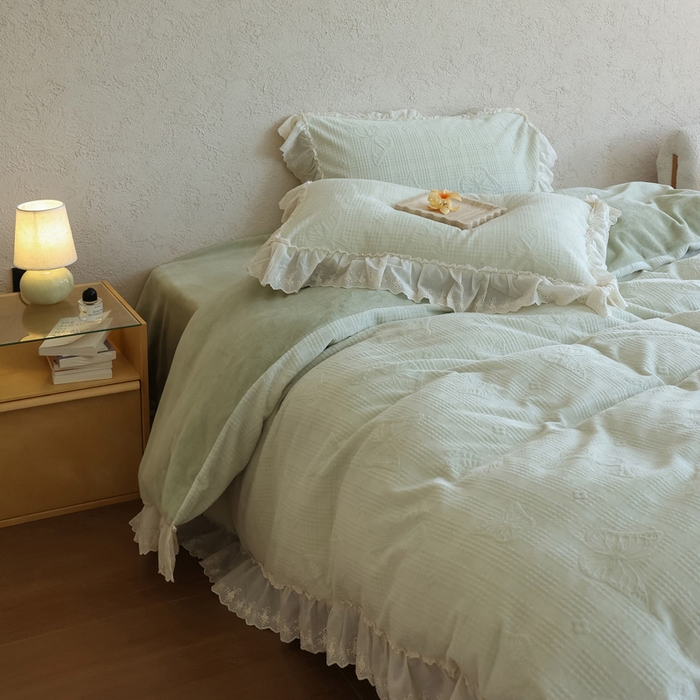 91家纺网 家纺一手货源 找家纺 万盛家纺 2025新款韩版牛奶绒花边四件套-翩翩蝴蝶 翩翩蝴蝶 绿色