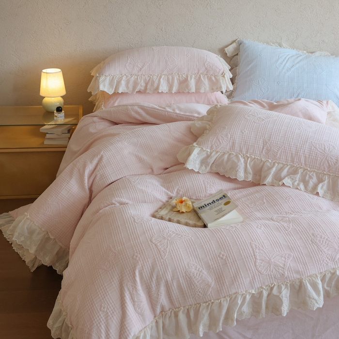 91家纺网 家纺一手货源 找家纺 （总）万盛家纺 2025新款韩版牛奶绒花边四件套-翩翩蝴蝶