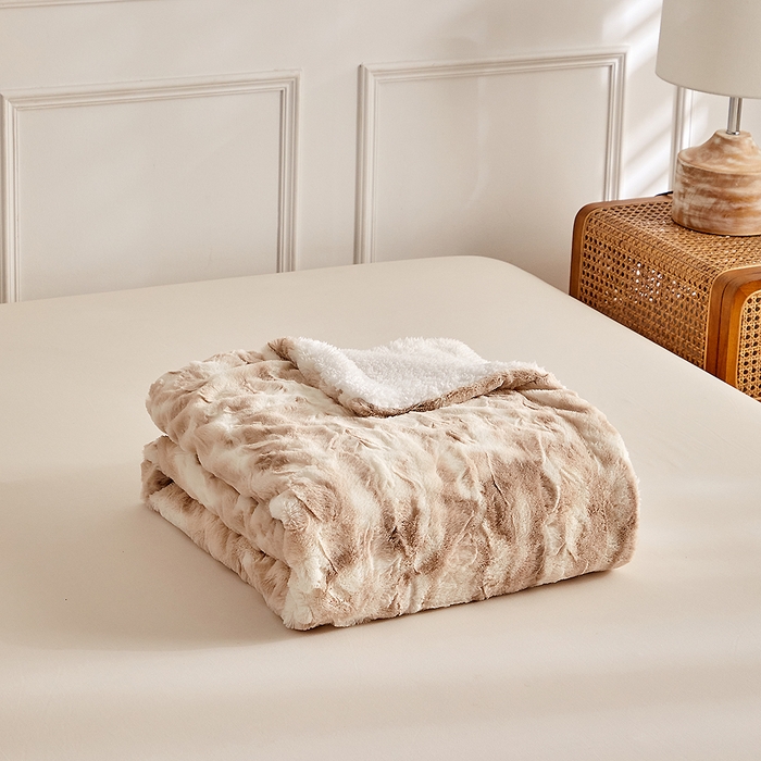 91家纺网 家纺一手货源 找家纺 缘生活 2025新款消光印花毛毯 四季通用盖毯多功能毛毯家居备用毯简单大气 消光印花毛毯-卡其