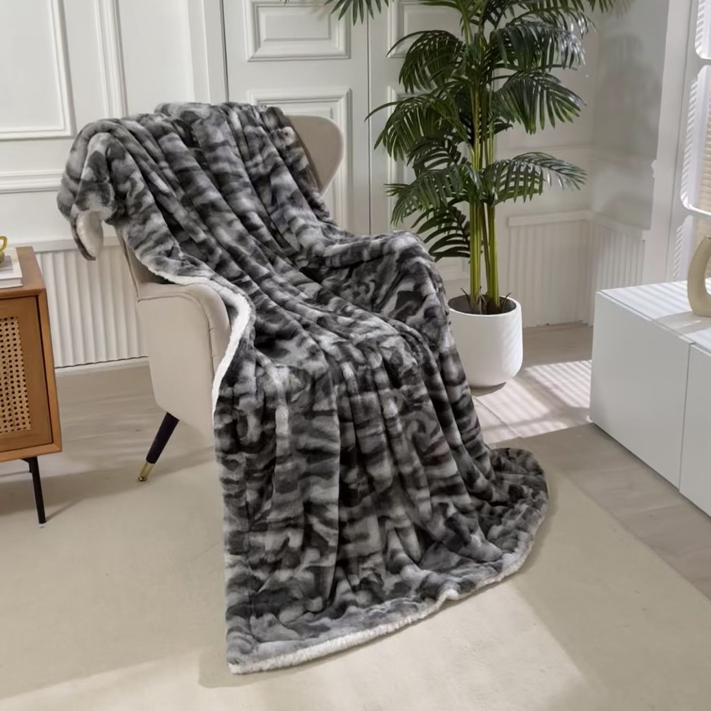 91家纺网 家纺一手货源 找家纺 缘生活 2025新款消光印花毛毯 四季通用盖毯多功能毛毯家居备用毯简单大气 消光印花毛毯-灰色