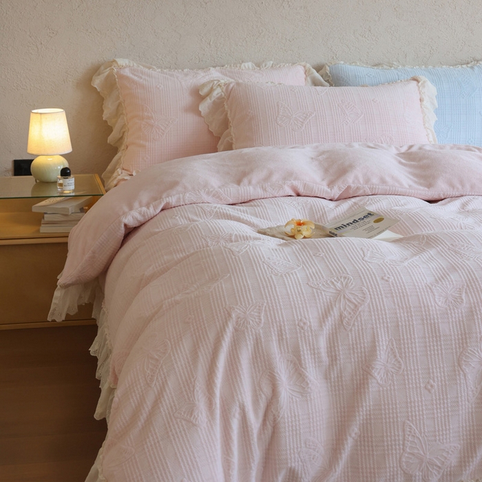 91家纺网 家纺一手货源 找家纺 万盛家纺 2025新款韩版牛奶绒花边四件套-翩翩蝴蝶 翩翩蝴蝶 粉色