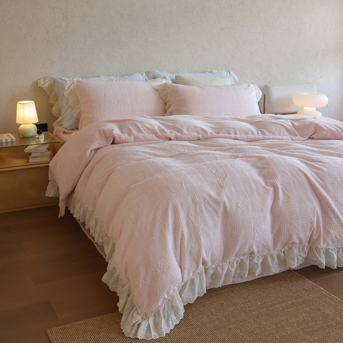 91家纺网 家纺一手货源 找家纺 万盛家纺 2025新款韩版牛奶绒花边四件套-翩翩蝴蝶 翩翩蝴蝶 粉色