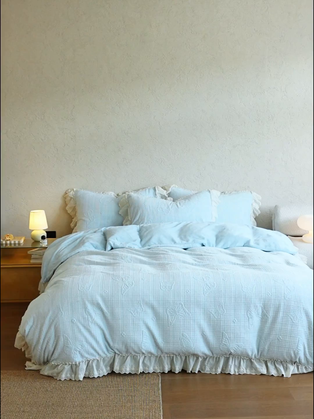 91家纺网 家纺一手货源 找家纺 万盛家纺 2025新款韩版牛奶绒花边四件套-翩翩蝴蝶 翩翩蝴蝶 蓝色