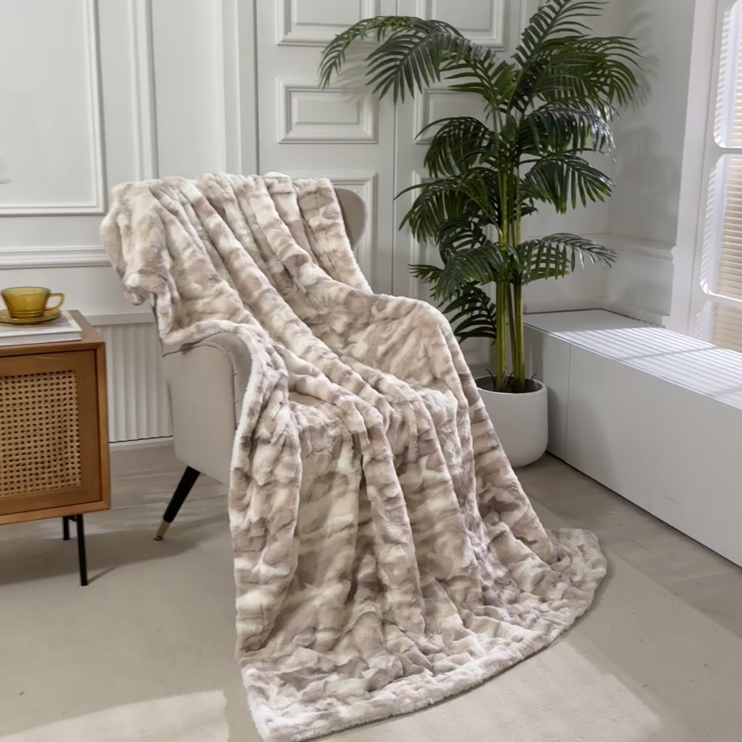 91家纺网 家纺一手货源 找家纺 缘生活 2025新款消光印花毛毯 四季通用盖毯多功能毛毯家居备用毯简单大气 消光印花毛毯-卡其