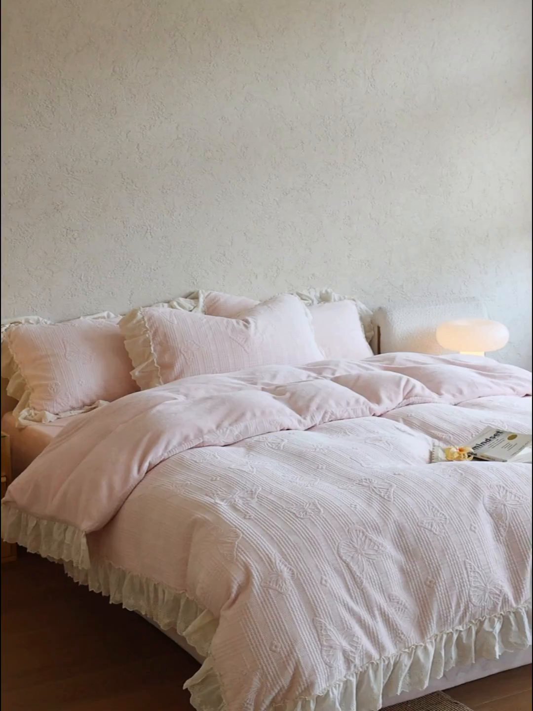 91家纺网 家纺一手货源 找家纺 （总）万盛家纺 2025新款韩版牛奶绒花边四件套-翩翩蝴蝶