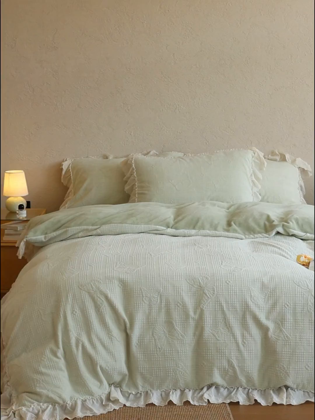 91家纺网 家纺一手货源 找家纺 万盛家纺 2025新款韩版牛奶绒花边四件套-翩翩蝴蝶 翩翩蝴蝶 绿色