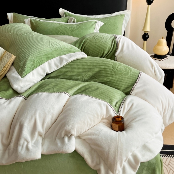 91家纺网 家纺一手货源 找家纺 馨梦缘 2025新款高克重雕花牛奶绒四件套 玫瑰-绿