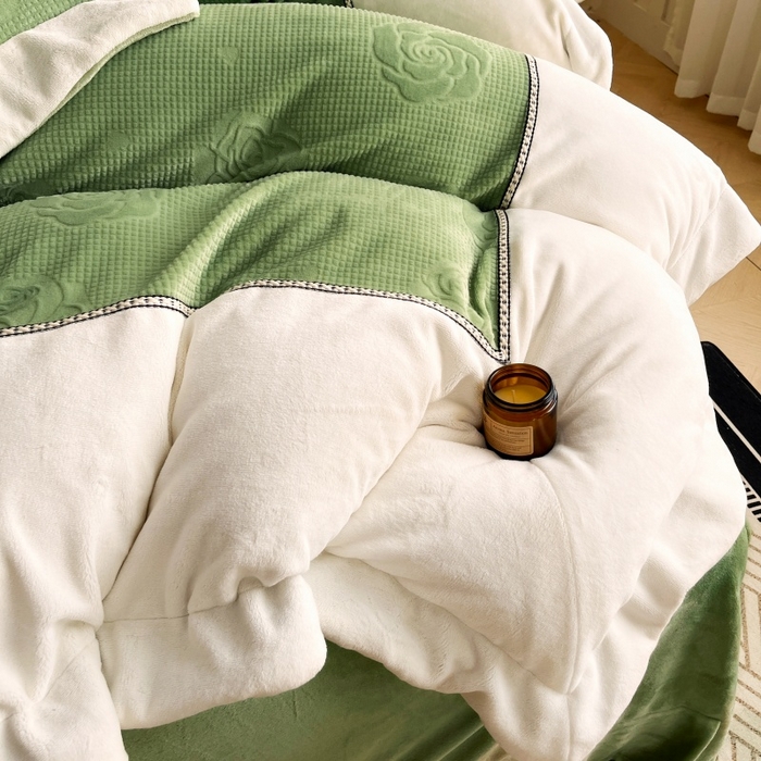 91家纺网 家纺一手货源 找家纺 馨梦缘 2025新款高克重雕花牛奶绒四件套 玫瑰-绿