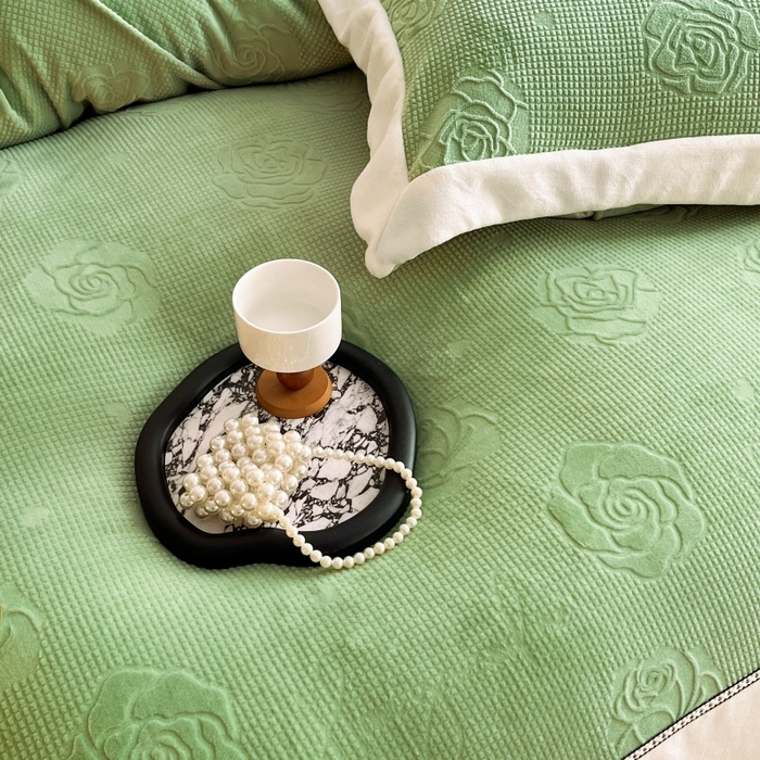 91家纺网 家纺一手货源 找家纺 馨梦缘 2025新款高克重雕花牛奶绒四件套 玫瑰-绿