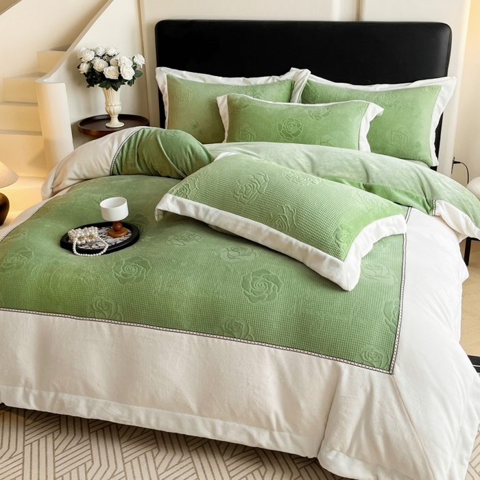 91家纺网 家纺一手货源 找家纺 馨梦缘 2025新款高克重雕花牛奶绒四件套 玫瑰-绿