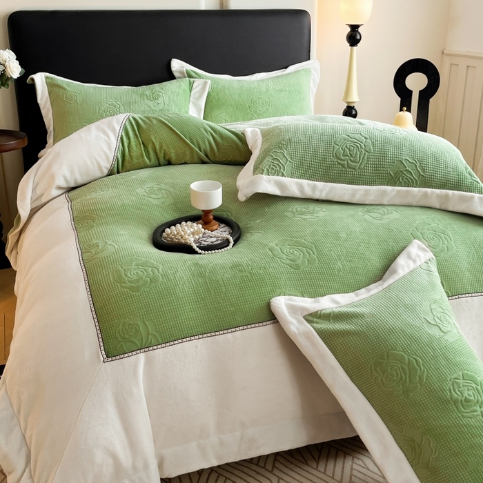 91家纺网 家纺一手货源 找家纺 馨梦缘 2025新款高克重雕花牛奶绒四件套 玫瑰-绿